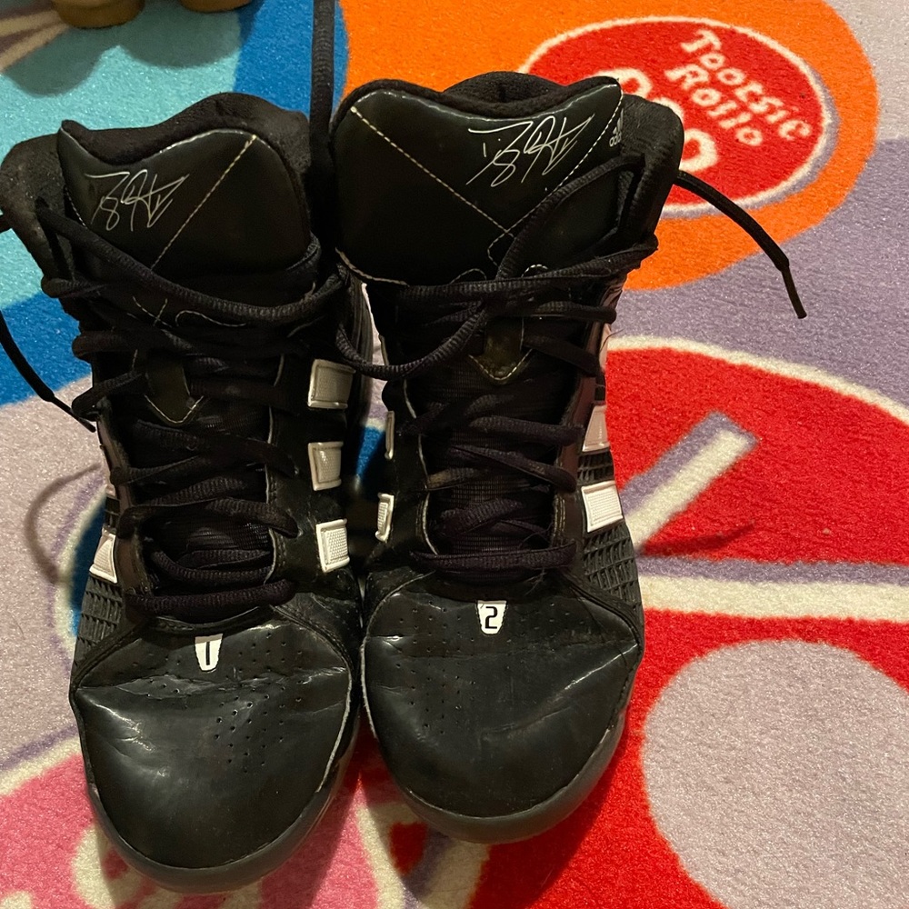 Mens Adidas adiPower Howard
G20281 Black White 2011 Basketball
Shoes. NO BOX